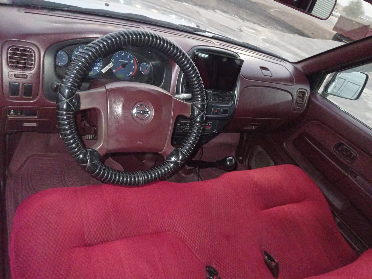 السلام عليكم ورحمة الله وبركاته نيسان بيكم دبل موديل 2009علاوضع الشركه بيه شقلات بصيطه الجاملق الأمامي اليمين بيه شبرتعديل مكينه شركه مامفتوحه رقم نينوى بسمي انكليزي شرط التحويل المكان صلاح الدين الشرقاط العيثه وهاذه رقمي ***********السعر145وهلابشرايه
