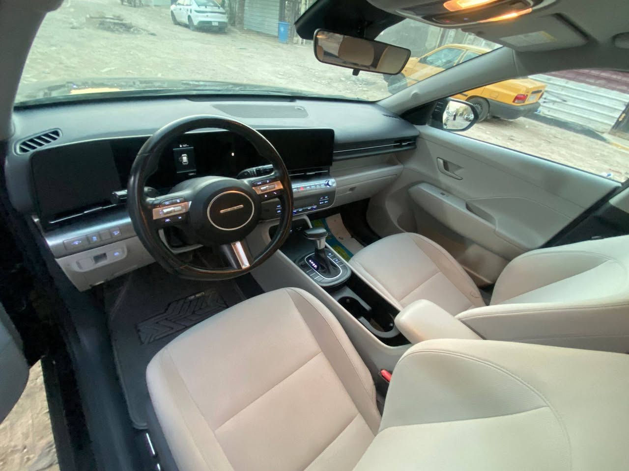 هونداي كونا 2025 
ماشيه 13 الف فقط 
سياره جديده جاهزه من كلشي 
محرك 2000 دوش شاشه كبيره رادارات 
داخل ابيض سايد بريك دكمه باقي المواصفات معروفه
حادثها امامي فقط بنيد تبديل 
مكاني بغداد .. السعر 148 
رقمي ***********

