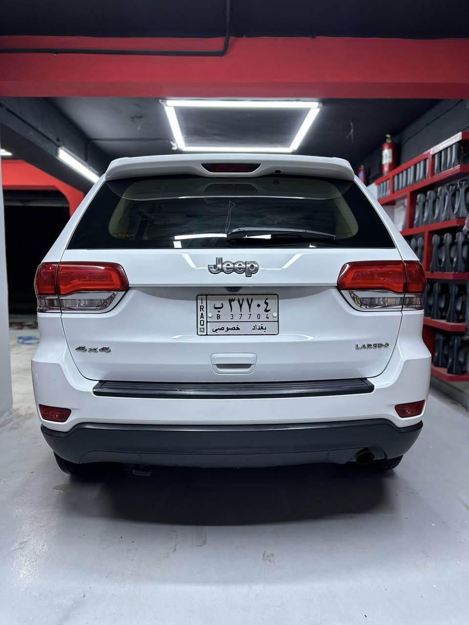 جيب لاريدو 
موديل 2014 خليجي 
مكفوله من الصبغ والبارد 
بصمتين 
شفتات ستيرن 
كشنات كهرباء 
فتحة سقف 
مواصفات ال لاريدو  معروفة 
بيها شخط بالجاملغ الخلفي 
ورصعه بالجاملغ الامامي 
ماشية 130 الف كيلو 
مكانها بغداد الكراده 
السعر 240 
***********
