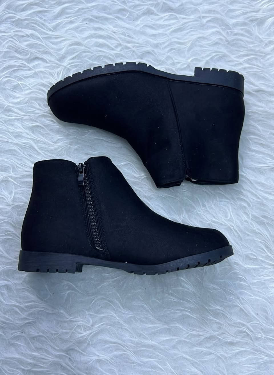 شلعة الي يفيدنه واله رزق بيهن ينطي سعر بيهن وياخذهم واتساب
***********
