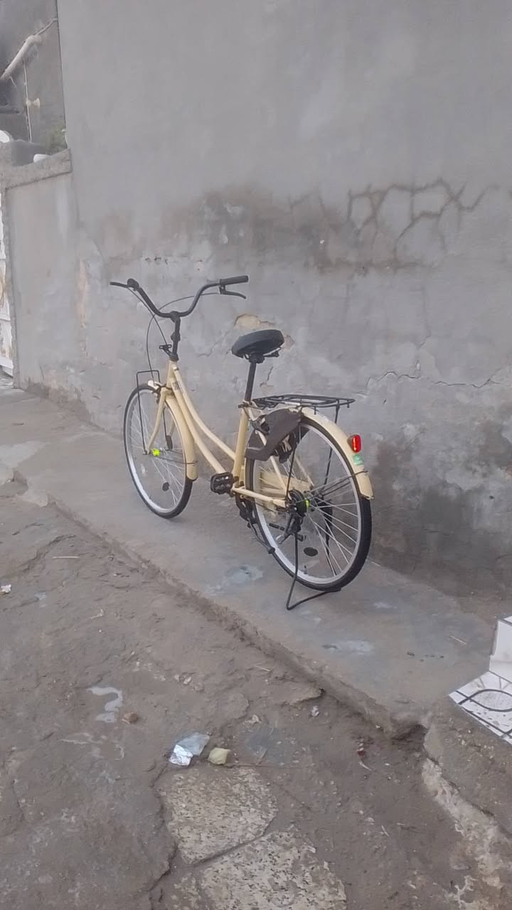 السلام عليكم هذا البايسكل للبيع عرضه اني اريده 160 موبايل مجال للطلب الاستفسار قبليى خابر ما مراسلني على الفيس ***********
