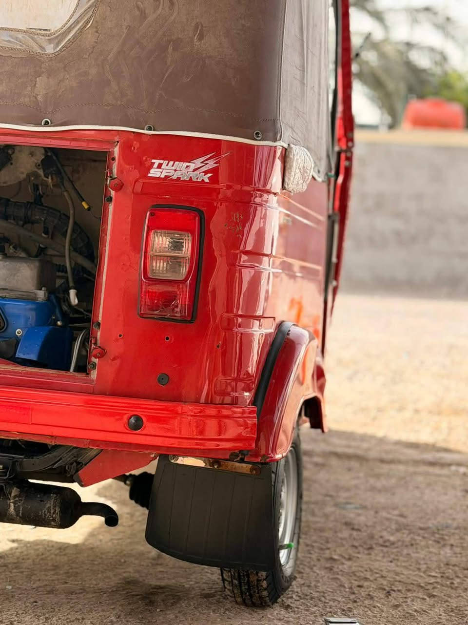 يا لله سلام عليكم تكتوك البيع ٢٠١٨ بيهة شبر بل الغد معمر درجه ١ وبيهة شويه خياسات بل دوسه هم معمره درجه ١ والتكتوك كلش كلش نضيفه مال طالب جامعه يعني متعبانه ومرقمه وكاملة المكان المدائن السعر ٥ و١٠٠  تصل وبيك خير ودلل ***********
