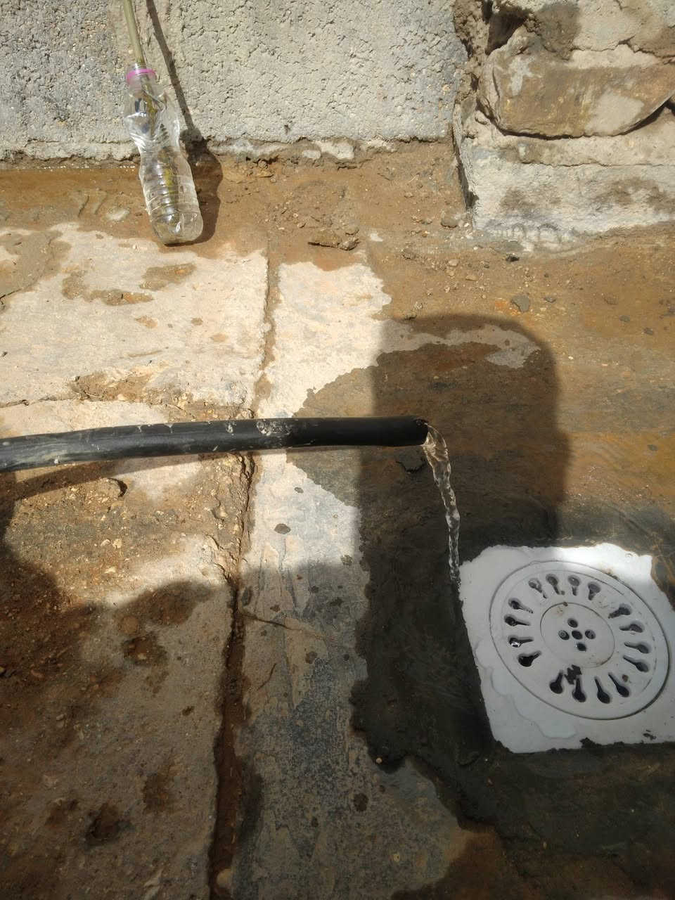 بيت للايجار   في كربلاء    ١٥٠   الف   الشهر 
مقابيل الوادي يم  طريق النجف يم عمود ١٢١١
  قريه  ال جميل قريب جامعه العميد المساحه  ١٠٠ متر
غرفه +صاله + مطبخ + ستقبال +  حمام  تواليت مشترك 
بي ماء  + كهرباء    رقم  ***********

