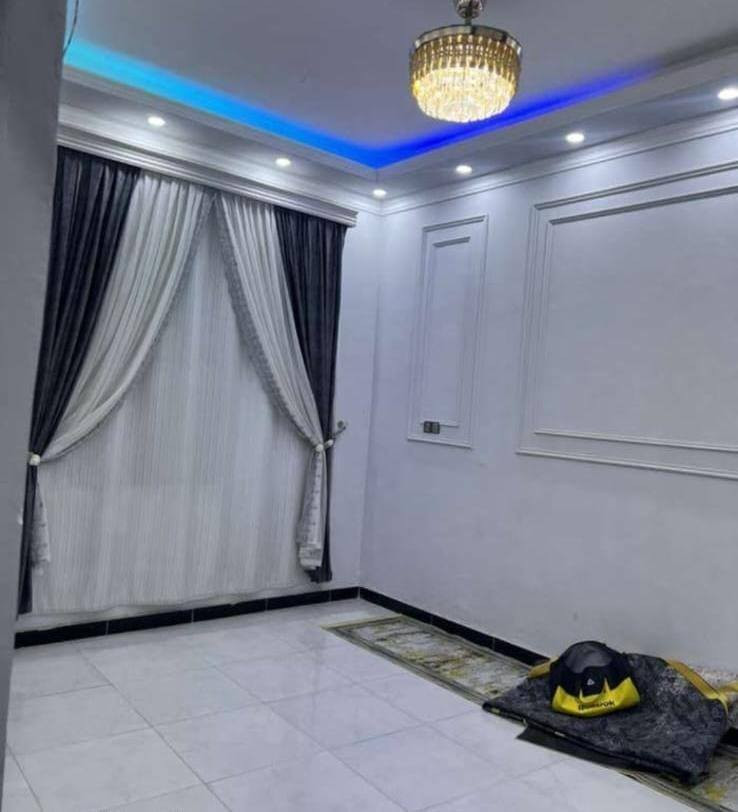 🏠 بيت للبيع في العطيرية - بناء حديث وموقع مميز 🏠
فرصة ذهبية لامتلاك منزل العمر! بيت بتصميم عصري وبناء حديث يقع في منطقة العطيرية، بموقع استراتيجي قريب جداً من الشارع العام ومقابل معامل الألبان.
📍 تفاصيل الموقع:
المنطقة: العطيرية.
الميزة: قريب من الشارع العام (مقابل الألبان).
📐 المساحة والقياسات:
المساحة الكلية: 154 متر مربع.
الواجهة: 11 متر.
النزال: 14 متر.
🏗️ تقسيم البيت (طابقين):
🔹 الطابق الأول:
2 غرف نوم واسعة.
صالة استقبال مريحة.
مطبخ مجهز.
حمام (مرافق صحية).
🔹 الطابق الثاني:
3 غرف نوم إضافية.
صالة جلوس.
حمام (مرافق صحية).
✨ مميزات إضافية:
✅ بناء حديث وجاهز للسكن الفوري.
✅ تصميم يستغل المساحة بشكل ممتاز (واجهة عريضة 11 متر).
✅ موقع حيوي وسهل الوصول.
📞 للاستفسار ولمزيد من المعلومات أو لتحديد موعد للمعاينة:
 الاتصال على الرقم: [ *********** ]
#عقارات #بيت_للبيع #العطيرية #بناء_حديث #عقارات_العراق #فرصة_سكن
