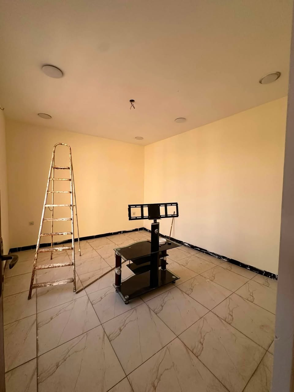 للأيجار في #السيديه
مشتمل طابق اول مودرن  معزول عزل تام مساحه 125 متر 🔶

يحتوي على 2 نوم وصاله ومطبخ وخدمات ✅

*يسلم جهاز من صبغ *

الأيجار 650 الف قفل 🔒

موقع السيديه الضباط 📍

***********
