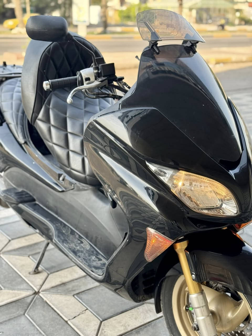 السلام عليكم
بيع او مراوس 
فورزه 08 كرستاله بصمه 4 تحويلات 7 كير 
ماشيه 46 جديدة الدراجه  فول مواصفات كرستاله 
معروف مواصفاتها
كفاله عامه من كلشي كير ومكينه وكشر 
كفرها مكفول كفاله عامه 
بصمه وسويج طوارئ 
كهربائياتها كلها شغاله 
تدفئه يدات 
تايرات جدد 
دبلات زينه 

خير من الله الدراجه 🧿
للاستفسار ***********
مكاني بغداد مدينة الصدر 
السعر خاص
