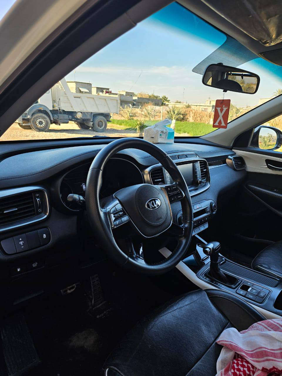 سورينتو  ٢٠١٩  سعر ه ٢٥٠$ مكفوله عدا براغي صندوك مفتوحه رقم الهاتف ***********
