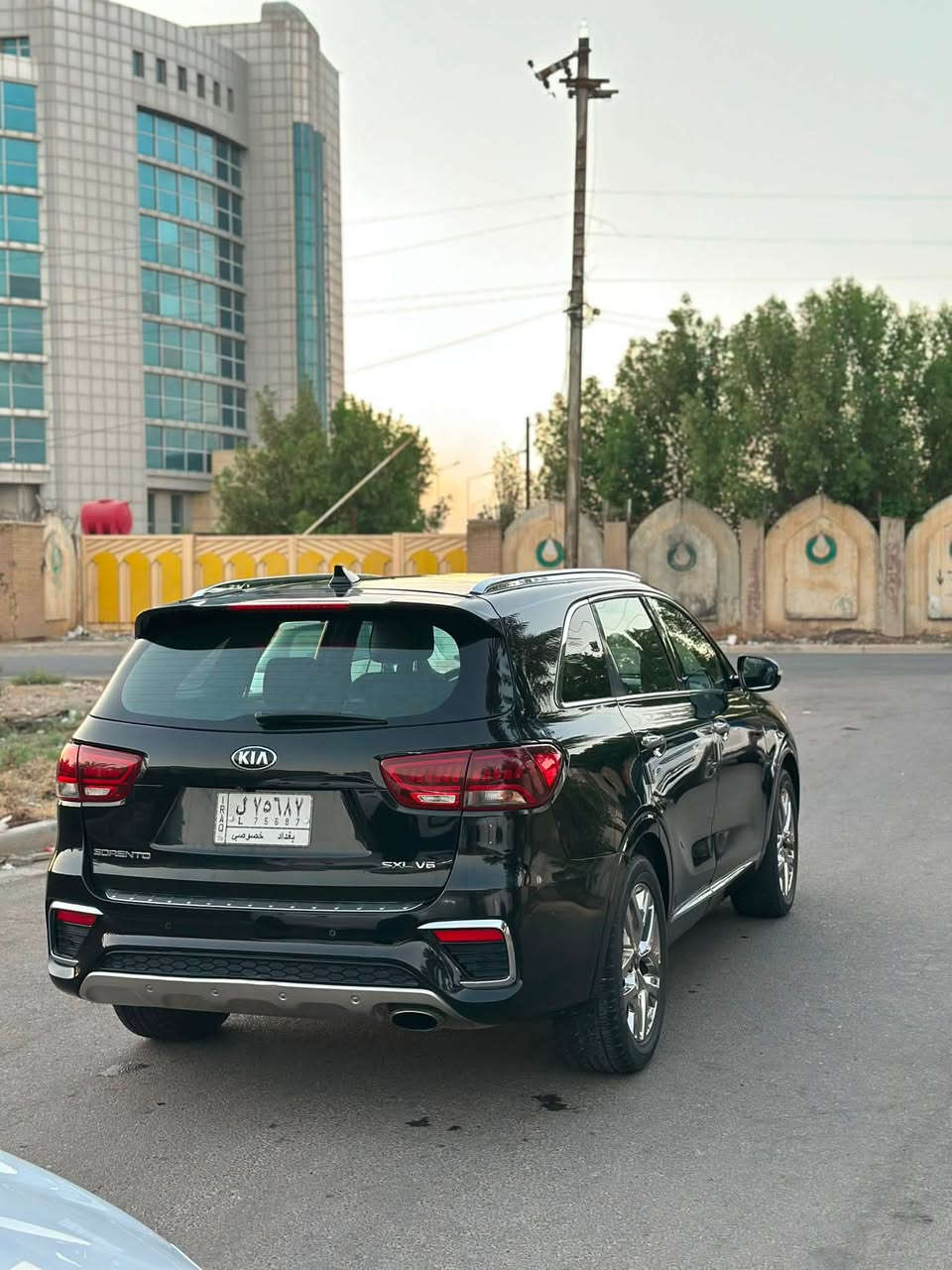 السلام عليكم من رخصةً الادمن
كيا سورنتو 2019 وارد امريكي 

فئة SXL اعلى فئة فول مواصفات للأخر 
مابيهة نقص 

6 سلندر 
كشنات كهربائي
مري شفط وقلاب
سقف بانوراما
حساسات امامي خلفي 
5 كامرات محيطيه 
جنطه كهرباء 
شحن لاسلكي 
3 قطع تبريد 
تدفئة ستيرن 
كشنات تدفئة وتبريد 
7 راكب 

وباقي المواصفات معروفه خير من الله
السياره بأسمي مال بيت مابيهة نقص

ماشيه 60 حاليا 
صور السونار بلمنشور جديد اليوم سويته 
كفاله كير ومحرك

وصور الحادث بلمنشور هم 

رقم بغداد الماني 

عارضهة ب 195
مكاني بغداد الشعب أو الكراده

رقم تلفون للاستفسار 
***********

