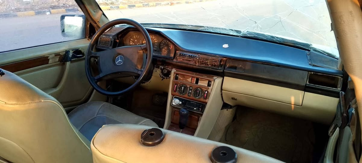 السلام عليكم مر خصت الادمن سياره مارسيدس دب للبيع السعر 30 ورقه وبيها مجال رقمها ميسان مكينه وكير ثنين ونص العنوان ميسان المجر الكبير الرقم ***********
