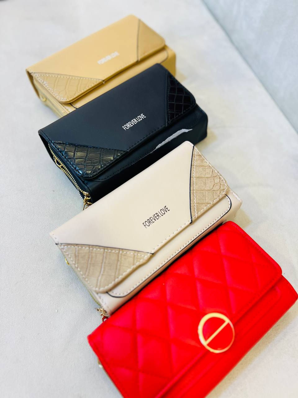 فن بسيط أصنعه بحُب ❤️ليصل الى قلوبَكم 
جزدان نسائي هدايا عيد الام او اي مناسبه 

🔷شغل هاند ميد بالالوان البيبو الفرنسي متوفر عده اللوان  
🔷 اي اسم  تريدون نشتغله حسب الطلب 👍
🔷الحجز والاستفسار يرجى التواصل خاااص 👍
🚕يوجد توصيل للمحافظات 🚕

#متجر_فيروز fa_st.96


**إذا كنت صاحب هذا الإعلان وتريد حذفه لأي سبب، رجاءا أرسل رسالة إلى الدعم الفني**