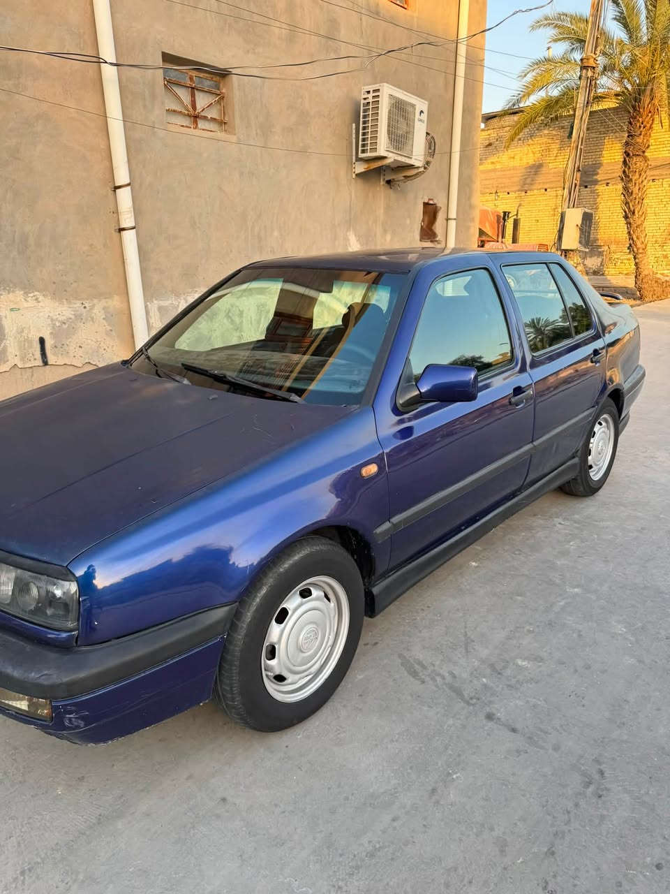 السلام عليكم
كولف فنتو موديل 1994 المكينه 2000 
تدفئه تبريد شغال كير عادي بخاخات جديد السياره جاهزه مناقصه شي السياره خير من الله الدواخل شوفة عينك السعر30$التحويل مباشر تواصل على الرقم ***********
