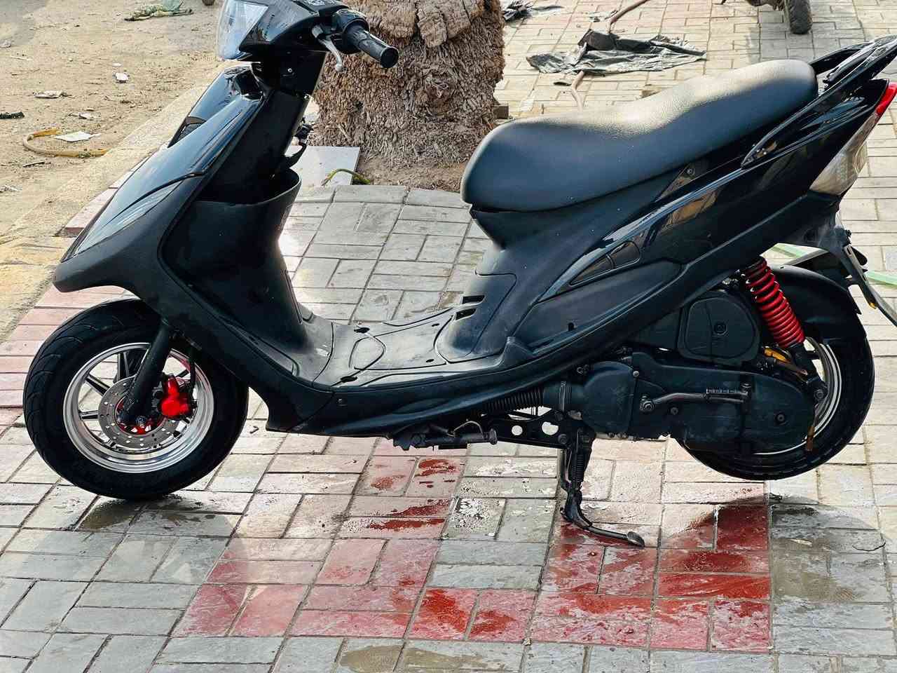 سلام عليكم دراجه ماكس عدله للبيع
دراجه كفاله عامه اي نقص مابيه 
برغي مامفتوح ببه صارله 4 اشهر طاله 
الكفرات الصليه موجوده لون ازرك + الوياله الصليه همات +صالنصه رياضي الشراي يتفضل سعر مناسب كلش
***********
متواجد واتساب 
العنوان كربلاء الحر قرب مستشفى التركي
