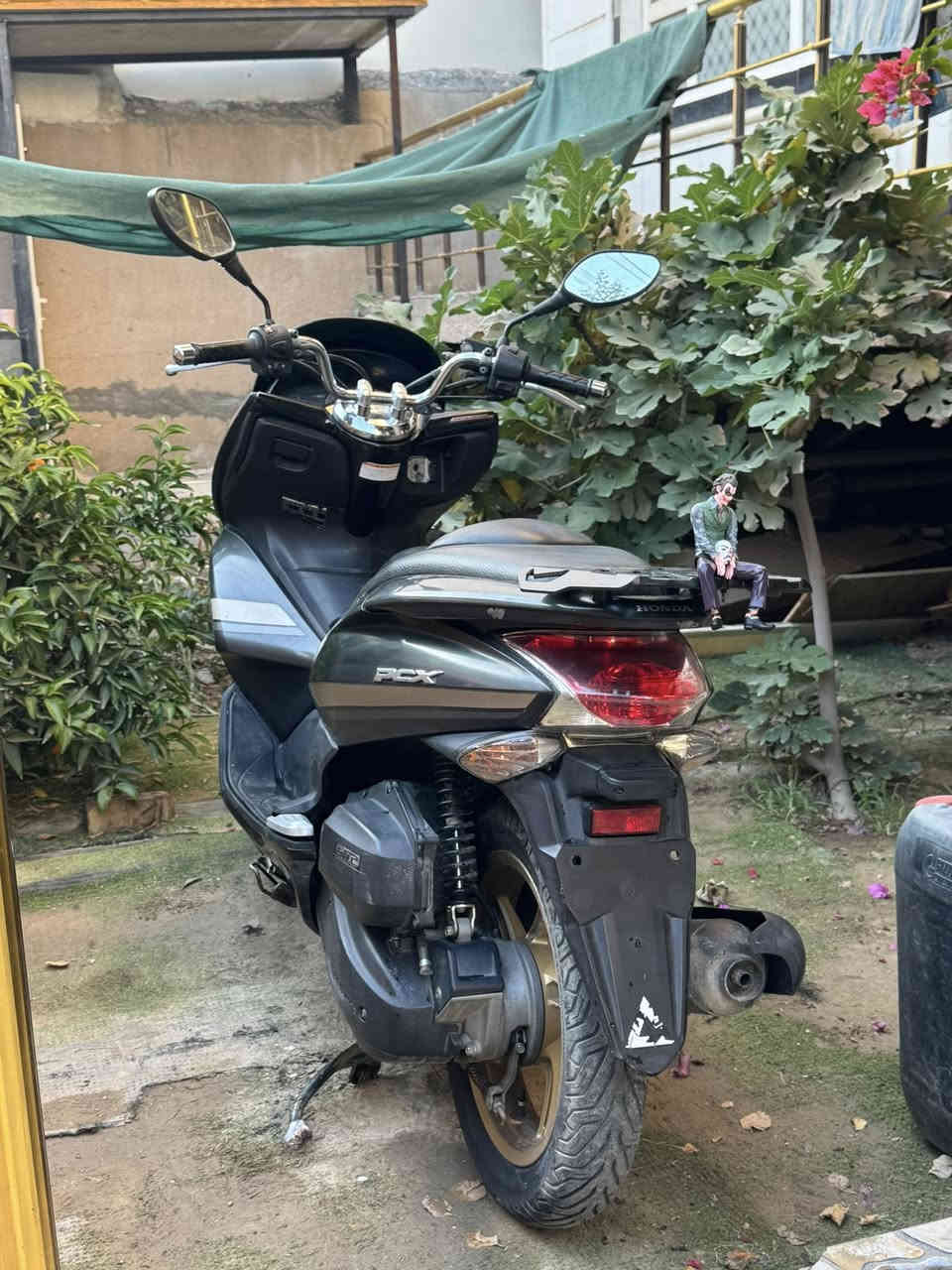 سلام عليكم 
دراجه pcx الجيل الاول موديل 2016 مكينه ١٢٥ ومحسناتها ١٥٠ دراجه كامله مكمله ماشاءالله ومكفوله من كفرات ومكينه كلشي بيها شغال وبلادي السعر ٢.٢٥٠ الف مكاني ديالى بعقوبة للاستفسار الأتصال على رقم *********** وشكرا
