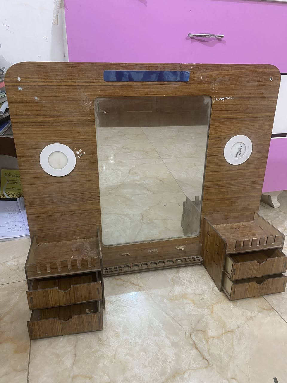 السلام عليكم
ميز تواليت صغير للبيع مابي شي بس الاضويه وايرها مقطوع رايدته ب15 ،
مكاني الشعب 🌷.


**إذا كنت صاحب هذا الإعلان وتريد حذفه لأي سبب، رجاءا أرسل رسالة إلى الدعم الفني**
