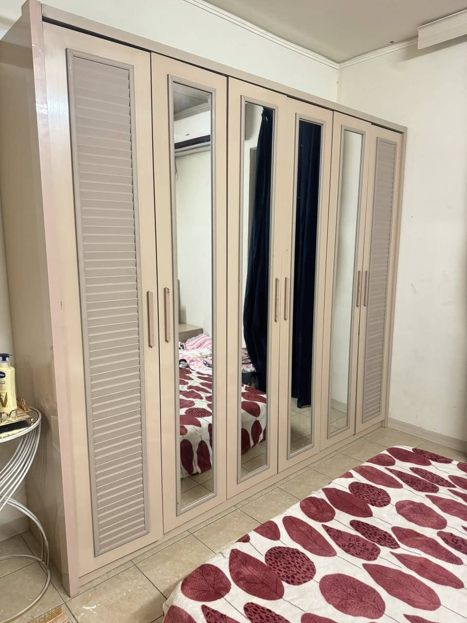 ‎ سلام عليكم
غرفه نوم خمس قطع للبيع بيها أضرار بسيطه سعرها ٢٠٠ ألف موقع بسمايه B
والدوشك هم للبيع جديد استمعال شهرين بسعر ١٢٥


**إذا كنت صاحب هذا الإعلان وتريد حذفه لأي سبب، رجاءا أرسل رسالة إلى الدعم الفني**