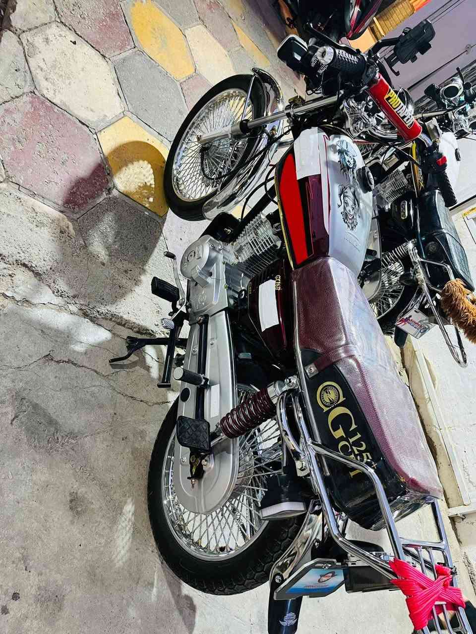 سلام عليكم دراجة لبيع موديل 26نامي برو محسن فول نضافه مكفوله بل نشر وهاذه رقم صاحبه ***********
