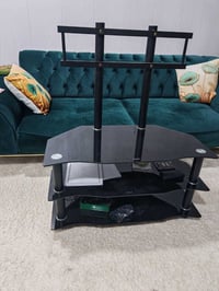 ميز تلفزيون • شرط النظافة