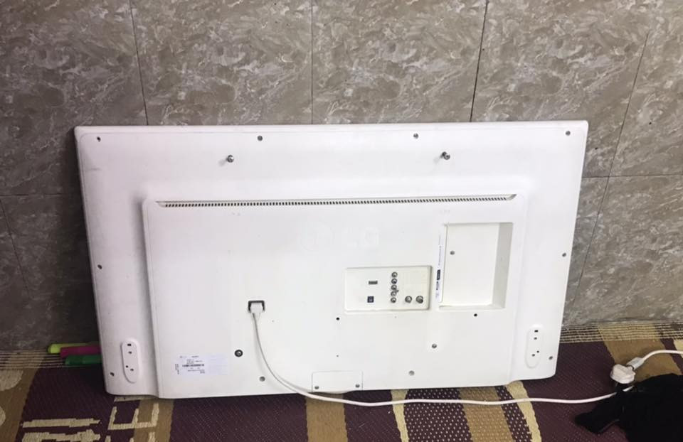 سلام عليكم للبيع تصليحه فقط لدات سعر 100 نوعيه LG حجم 42 رقمي واتساب ***********
