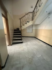 حي الحسين • غرفتين • طابق ثاني