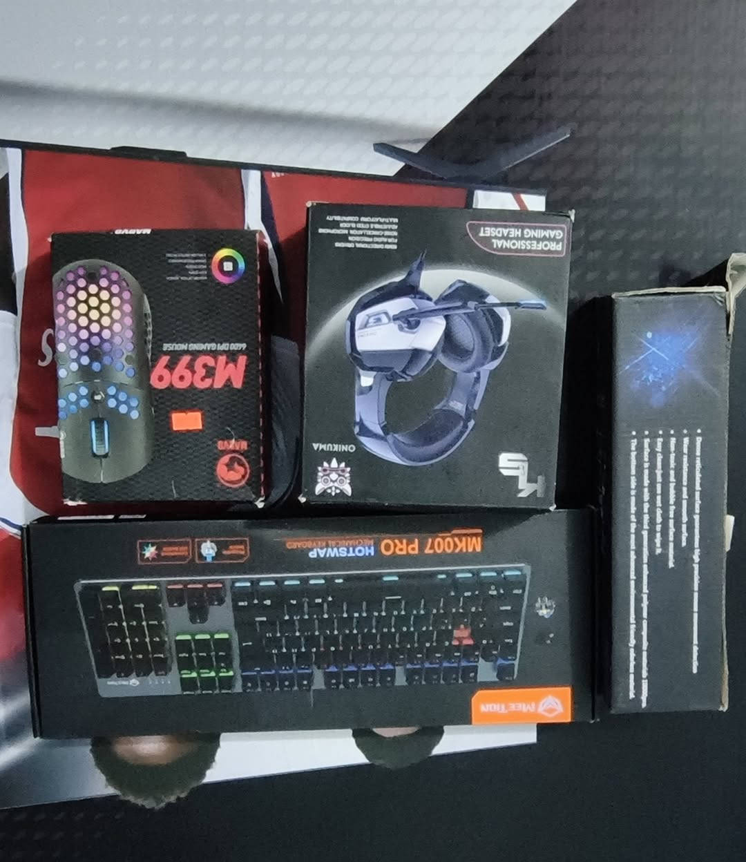 سلام عليكم  
ماوس وكيبورد وسماعات وماوس باد كلهم جدد ب50قفل توصيل موجود


**إذا كنت صاحب هذا الإعلان وتريد حذفه لأي سبب، رجاءا أرسل رسالة إلى الدعم الفني**