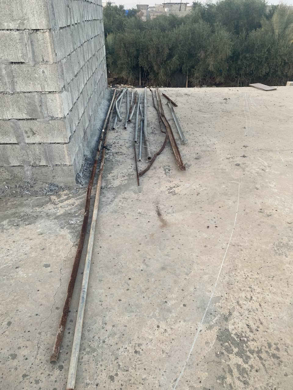 السلام عليكم متوفر بواري حديد اكو اثنين منهن 6 امتار
والباقي مترين وثلاث امتار 

للاستفسار
***********
