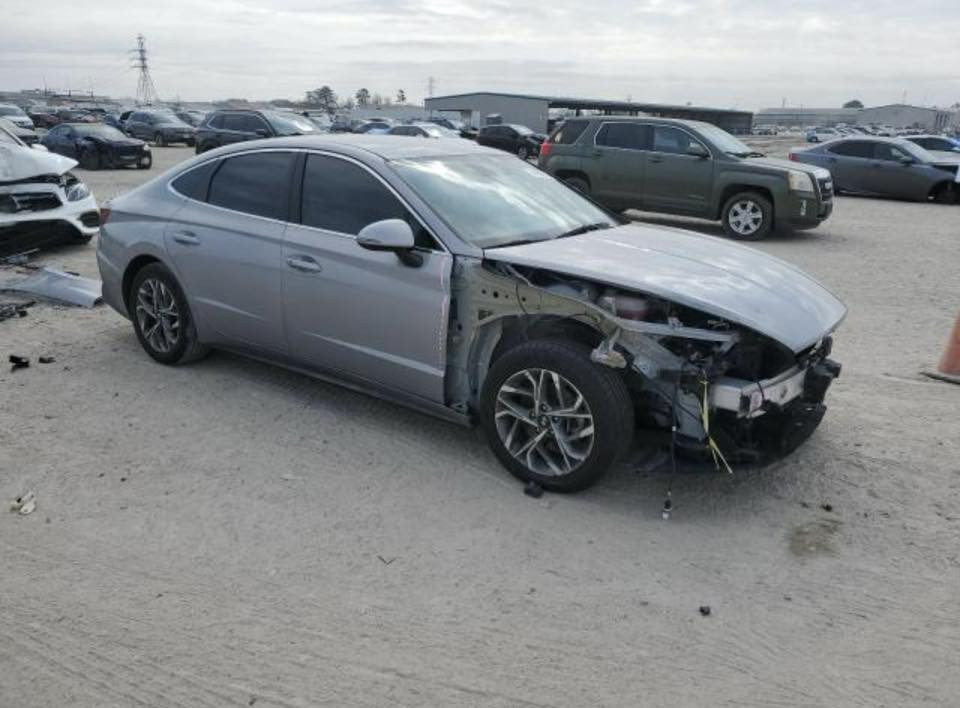 السلام وعليكم
سوناتا واراد امريكي موديل 23  للبيع
حادث سياره تبديل جاملغ فقط بدون دواخل ولباقي كفاله عامه 
معوقين ذي قار بسم رجال وكاله عامه 
السياره إرباك برده فقط
السعر ١٧٠$ 
مكان سياره ناصريه 
للستفسار ***********
