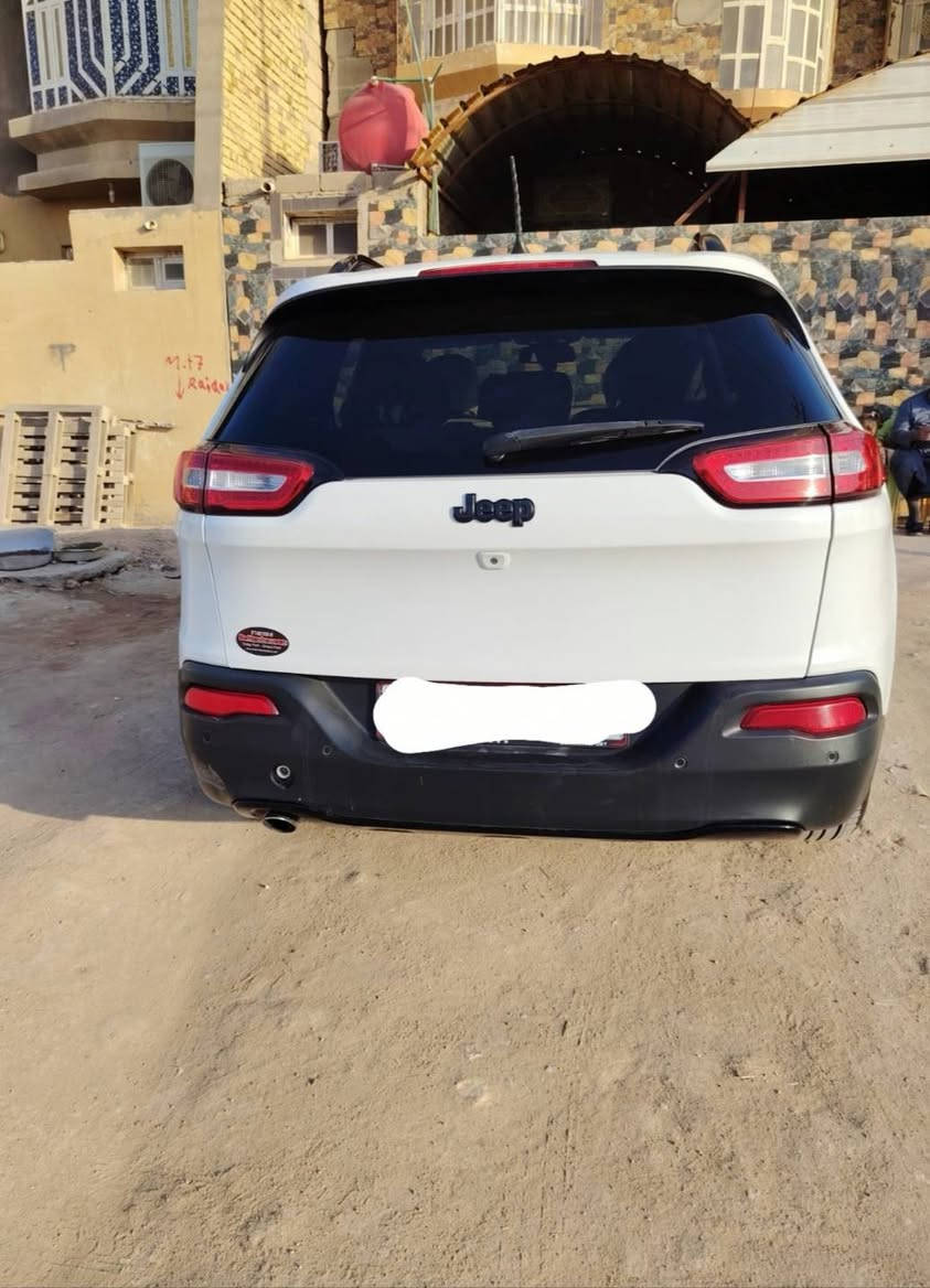 سلام عليكم
سياره للبيع
جيب شيروكي ليميتد موديل 2018
فول مواصفات واحد على واحد 
رقم بصرة الجديد تحويل ثاني يوم
السعر 138 وبية مجال
رقم الهاتف:***********
