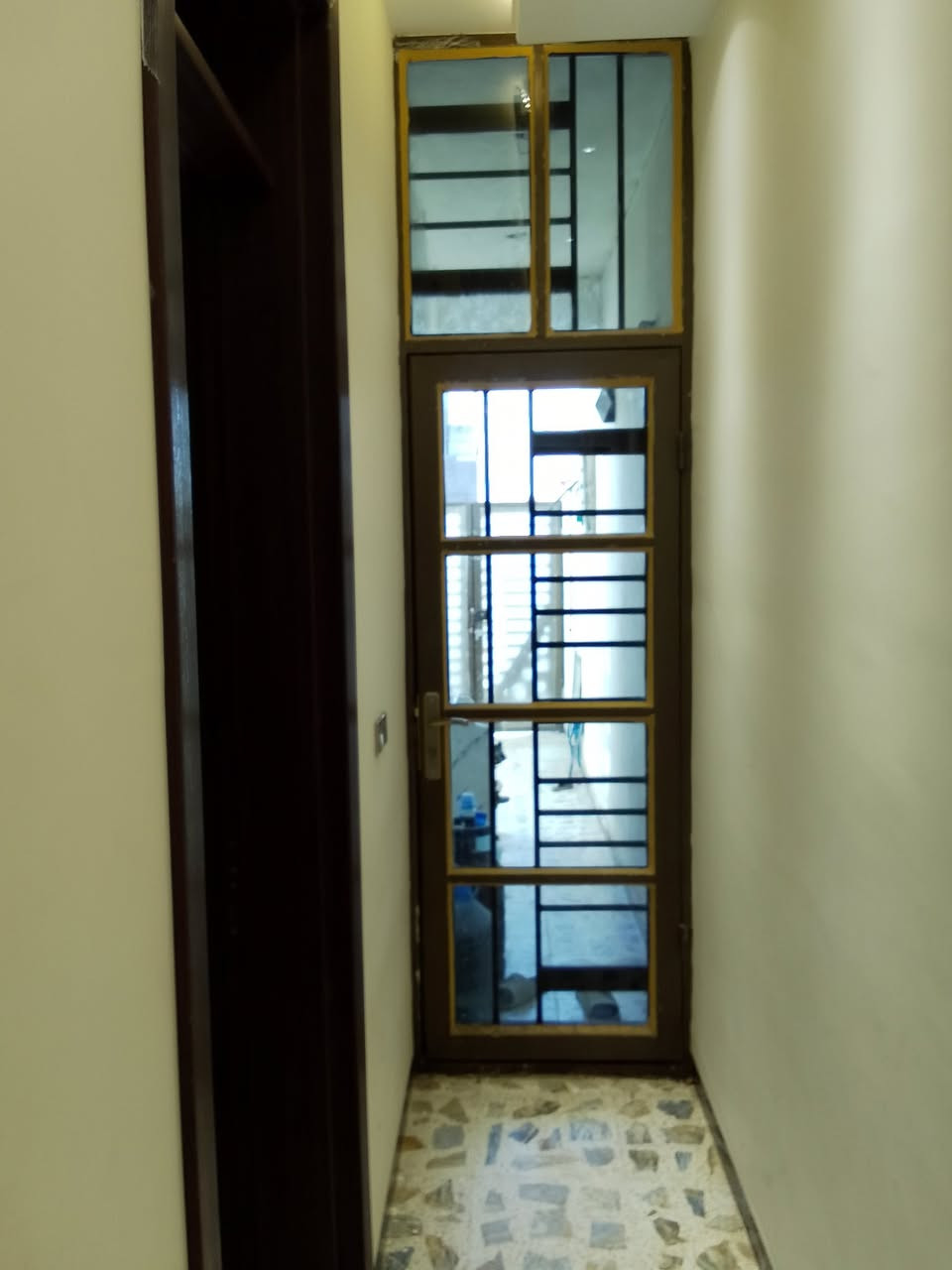 دار للبيع مساحه ١٠٠ متر طابق واحد  بيت جاهز. وشغل درجه أولى  منطقة الظباط الثانيه الزراعي  للستفسار ***********
