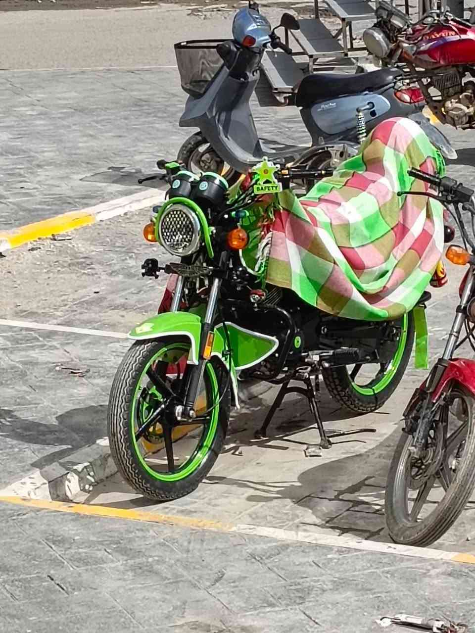 السلام عليكم دراجه دايون نفخ للبيع
موديل 22 اوراق اصولي دراجه كامله وزياده
مابيهاا اي نقص صالنصه رياضي وموجوده الاصليه
الويل وبعض الاغراض صبغ جماليه مال سيارات انفس الون
السعر مليون و800 وبيهاا مجال عنوان كربلاء حي العسكري
رقم الهاتف ***********
اثير ***********
