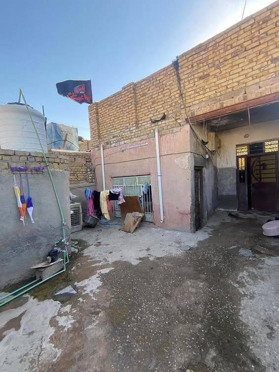 بيت زراعي بلوك بناء قديم المساحة ١٢٥م.. 
المكان شارع النائب عادل حاشوش الفرع مقابل المدرسة الصينية 
يتكون من
غرفة وصالة ومطبخ واستقبال وصحيات.. 
السعر ٢٢مليون وبيه مجال بسيط للشراي
***********
