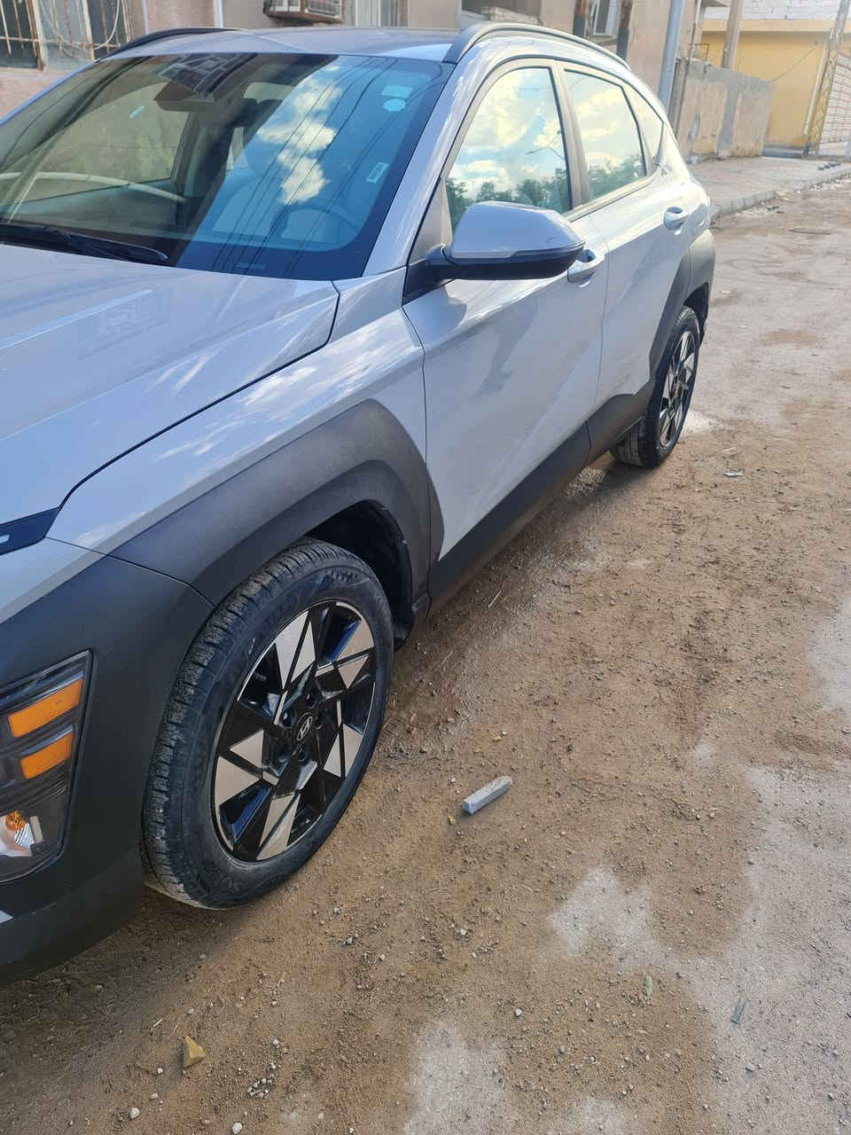 كونا ٢٤ وارد أمريكي بدون صبغ ولا تبديل طختها بالويل الخلفي عكس السايق وعلى اثرها طك ايرباك البرده اليمنه. رقم واسط محجوزه سنتين ع مؤؤسة الشهداء ..السعر ١٨٠ وقابل للتفاوض. 
مواصفات فول عدا الفتحه. للاستفسار اكثر ***********
او خاص
