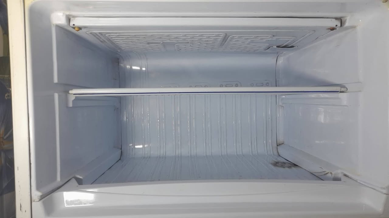 ثلاجة للبيع شغالة ب50
***********
