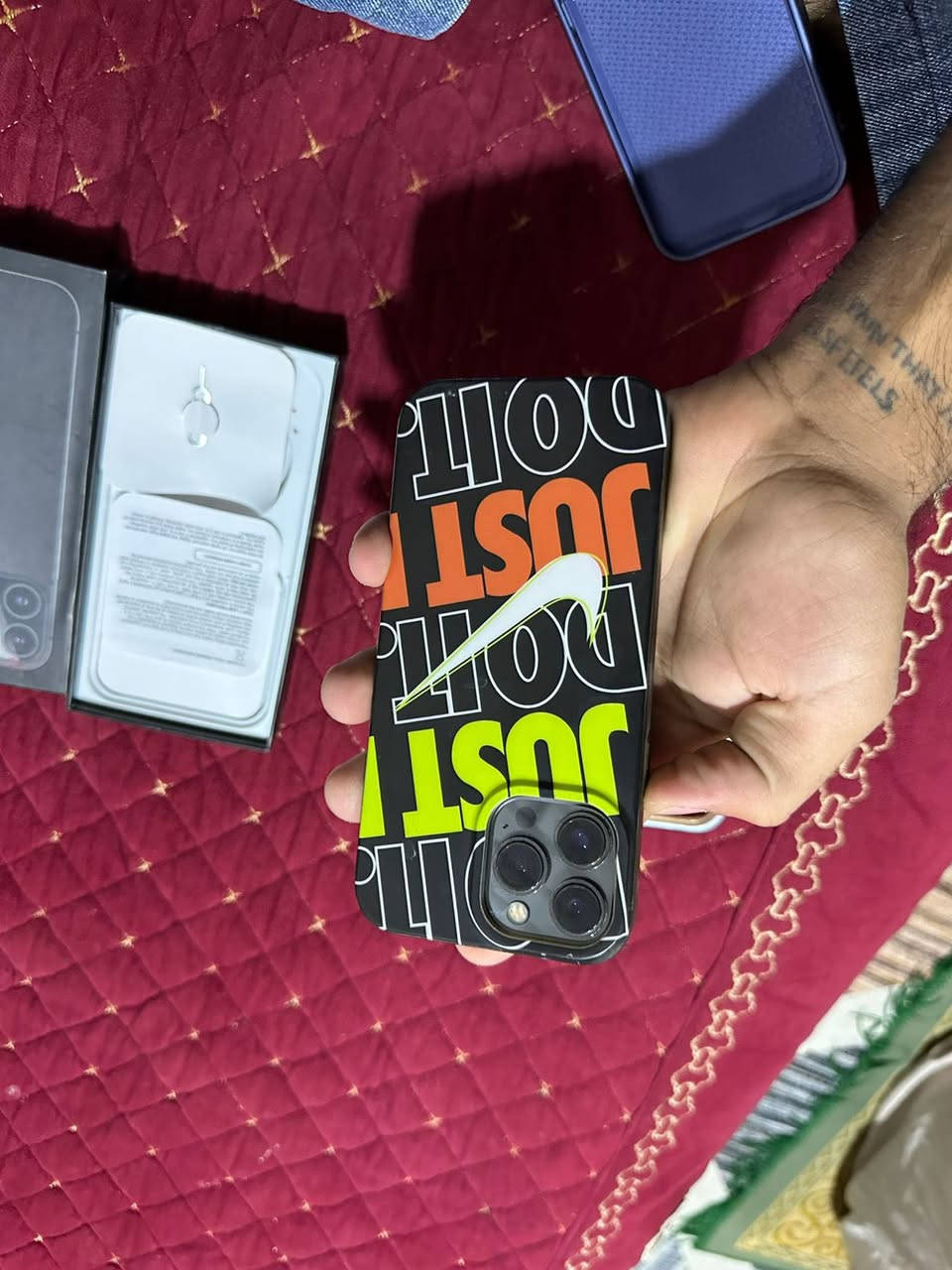 البيع 13 برو ماكس ذاكرته 256 بطاريته 74 كفيلكم العباس انسى شي اسمه شحن مستحيل ينزل بسرعه شي خاف بالك ارقه الاجهزه ال13 برو ماكس تجي
نفحص ع اخر حبايه متواجد وتساب سعر 650
بلّغ رقم الهاتف ***********
