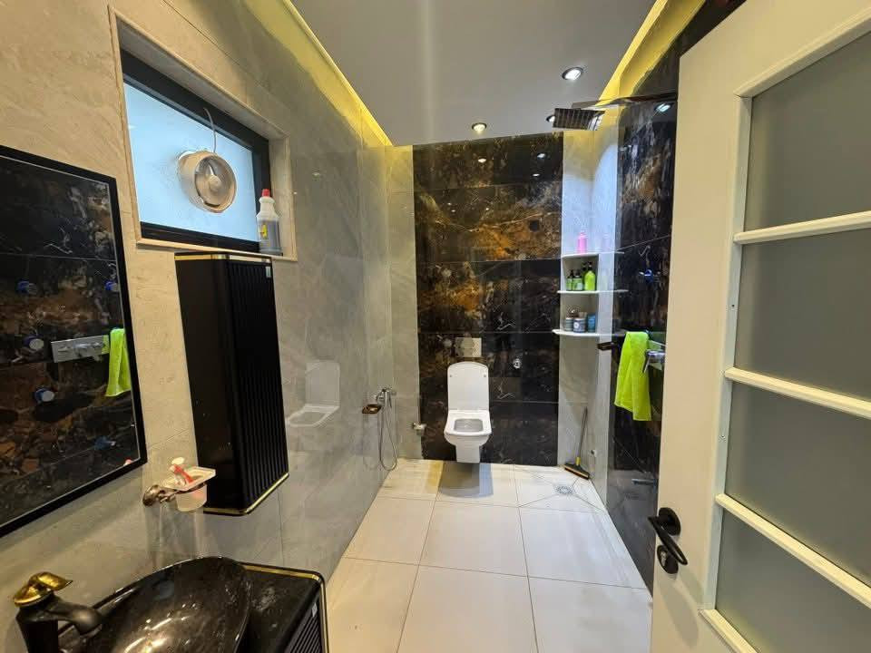 دار للبيع طابو صرف 162م واجه 8م نزال 20.25م
كرامه الثانيه موقع جيد 

حديث البناء 
طابقين 3 غرف نوم استقبال هول مطبخ مجمع صحي كراج سياره 
واجهة مرمر ارضيه مرمر 
ثلاث طوابق مجهز بجميع الخدمات 

———————————
مكتب الوسيط للعقار والمقاولات العامه 
الكرامة شارع الكرامة الرئيسي قرب كلية المستقبل سابقا 
***********
*********** وات ساب
