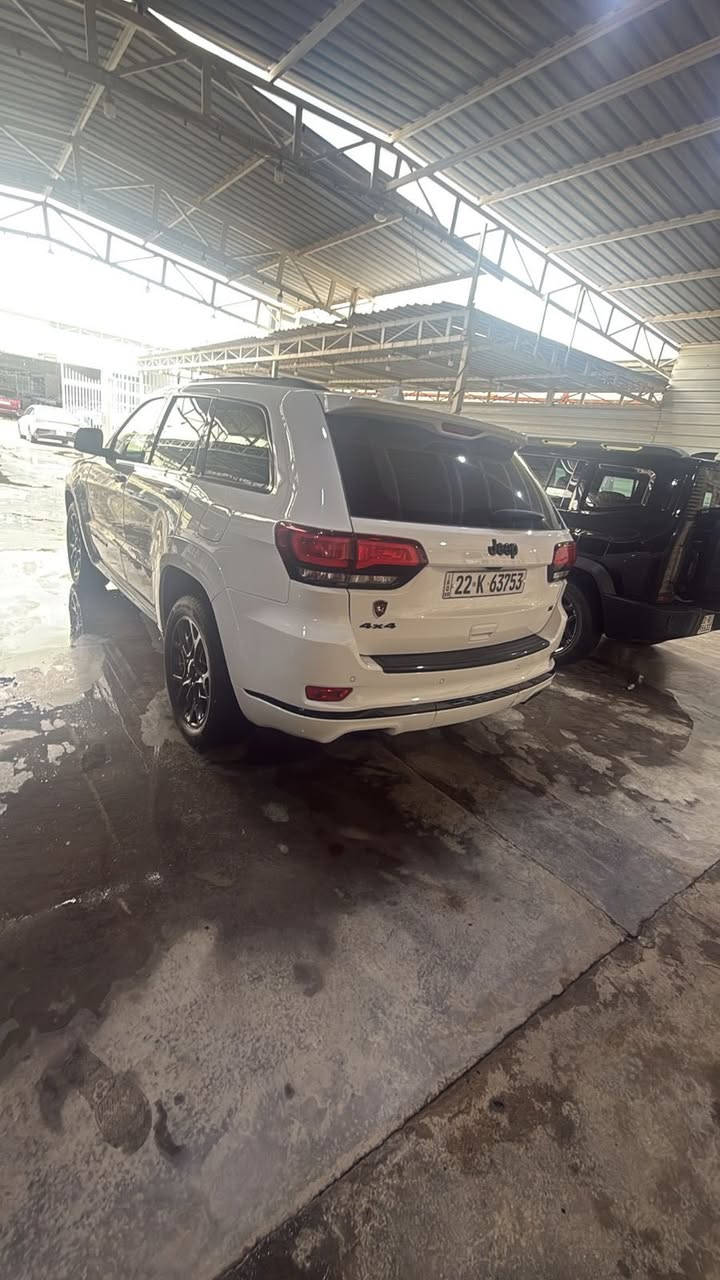 السلام عليكم
🔥 للبيع سيارة نوع جيب وكالة هارلم
📋 تفاصيل السيارة المعروضة
━━━━━━━━━━━━━━━━
🚘 النـــوع : جيب اس S معروفه مواصفاته وكالة هارلم  
📅 سنة الصنع : 2021
⏱️ العـــداد : 85 كيلو ٬
⚙️ المحـــرك : V6 3.6 
🎨 اللـــون : ابيض 
💰 السعـــر  335 $

📝 ملاحظات:
خليجي
 كفاله عامه عدا PDR 
اصبعين مع كرت 

━━━━━━━━━━━━━━━━
📍 الموقع:
النجف الاشرف
***********
