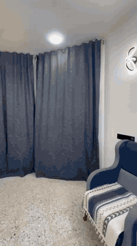 السلام عليكم دار للبيع مساحه 200 متر واجه 10 نزال 20 بناء طابوك  رفت صب مسلح يحتوي ع 2 غرف نوم وصاله واستقبال ومطبخ وحمامات التفاصيل داخل الفيديو العنوان الرشاد حي النورين قرب الشارع العام سادس بيت عن الشارع العام  زراعي واقع حال***********
