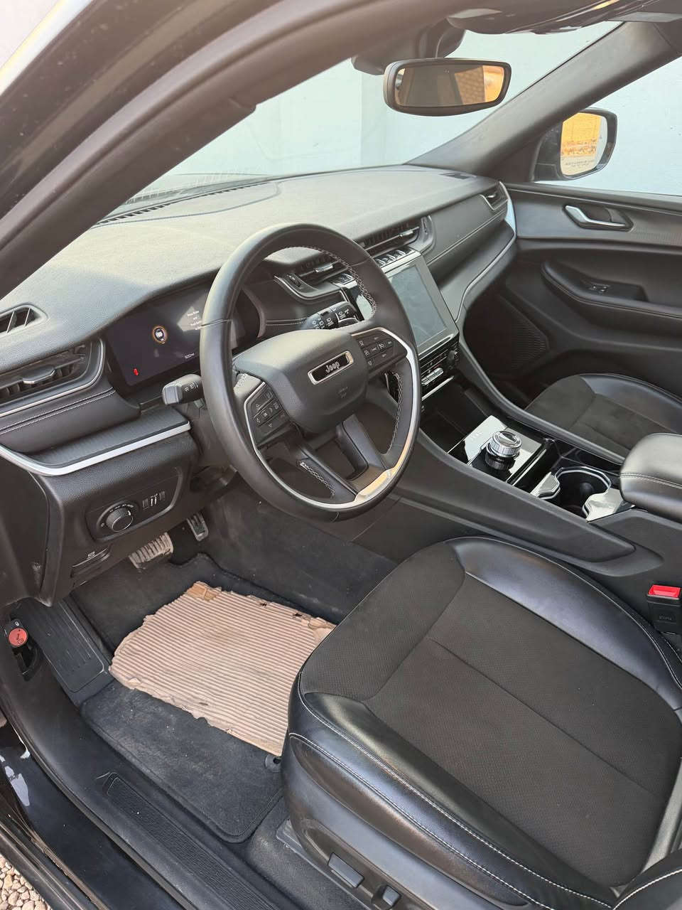 للبيع او المراوس حسب القناعه 
السلام عليكم جيب موديل 2024
حادث سرقه أغراضها بامريكا وشاديلهة أغراض اصليه بدون صبغ بدون حادث 
رقم بغداد السعر 27000$
الاتصال *********** بغداد, العراق
