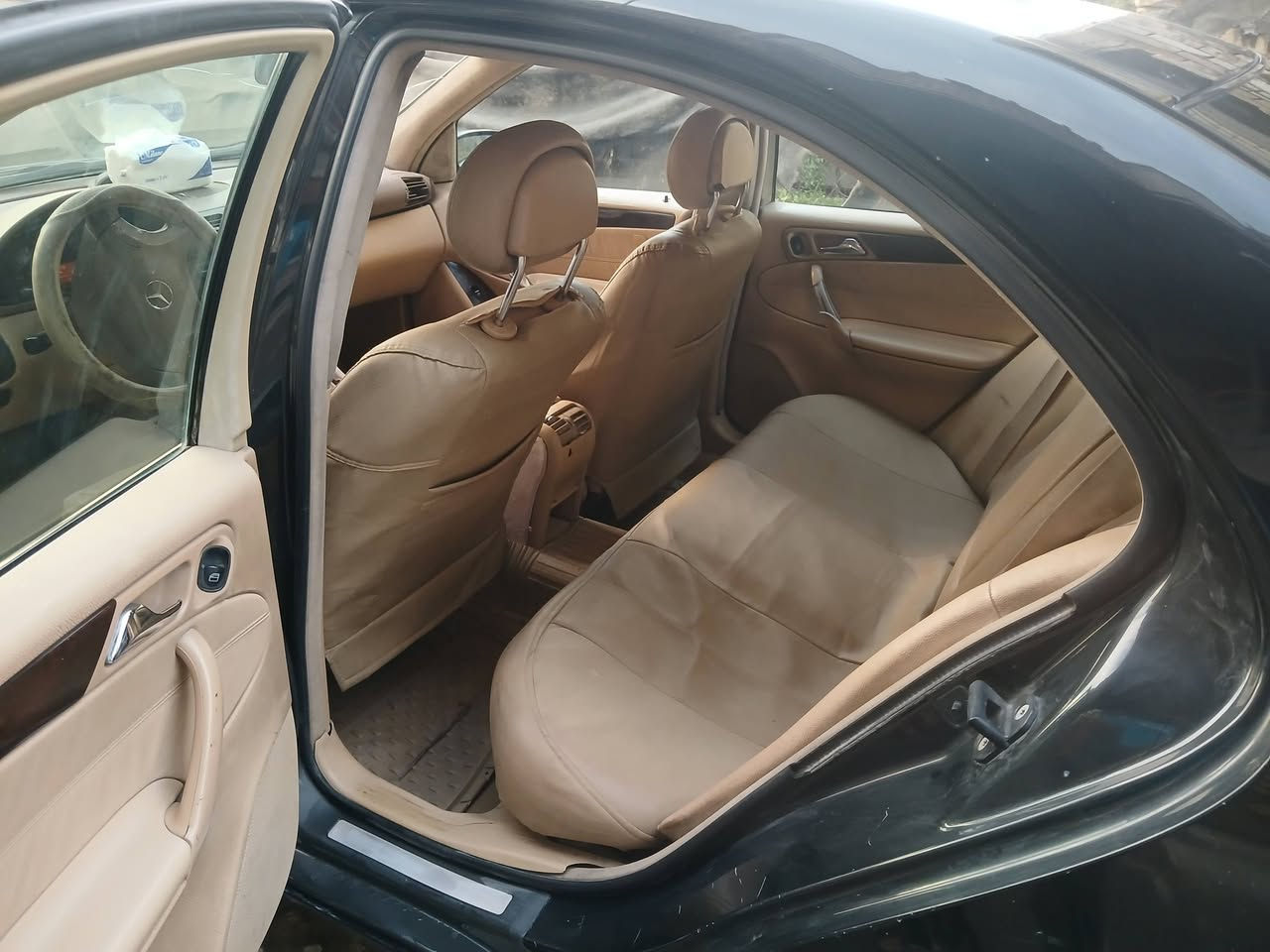 سلام عليكم مارسيدس سي ٢٠٠  موديل ٢٠٠١ فول مواصفات للاخير فول كهرباء مكينه اربعه سلندر ابلاد.كير ميكانيك مكفوله من الكص ومن الحادث صبغ ٣ قطع فقط جماليه بسمي انكليزي بغداد   بيع اومراوس حسب القناعه سعر ٧٣ بيهه مجال مكان  بغداد  السياره جنت ناشرهه اومسحت المنشور جان بيه نقوصات اوكملتهن 
***********
