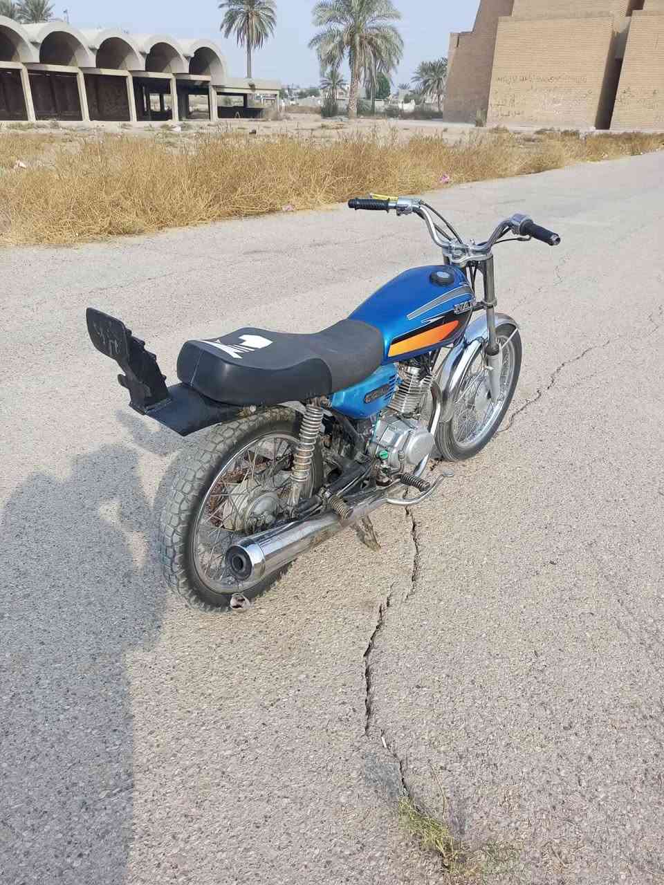 السلام عليكم دراجه اربعه كير نضيفه
بس متروكه و كلشي مابيها هندر واحد 
سعر ٣٥٠   بيها مجال حك جيه زعفرانيه
رقم ***********
