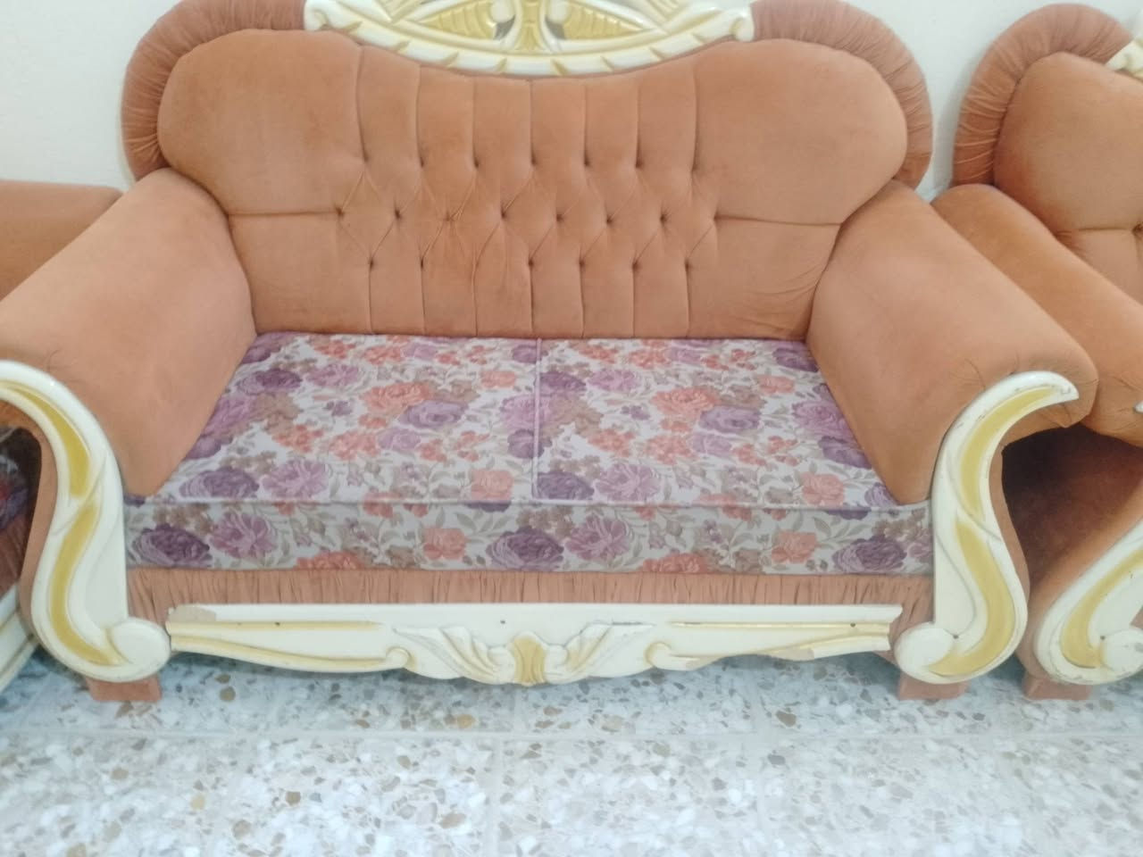 تخم كامل للبيع خمس قطع دجين شارع حجي كشكول قرب حسينه اهل البيت سعر 250 بي مجال ***********
