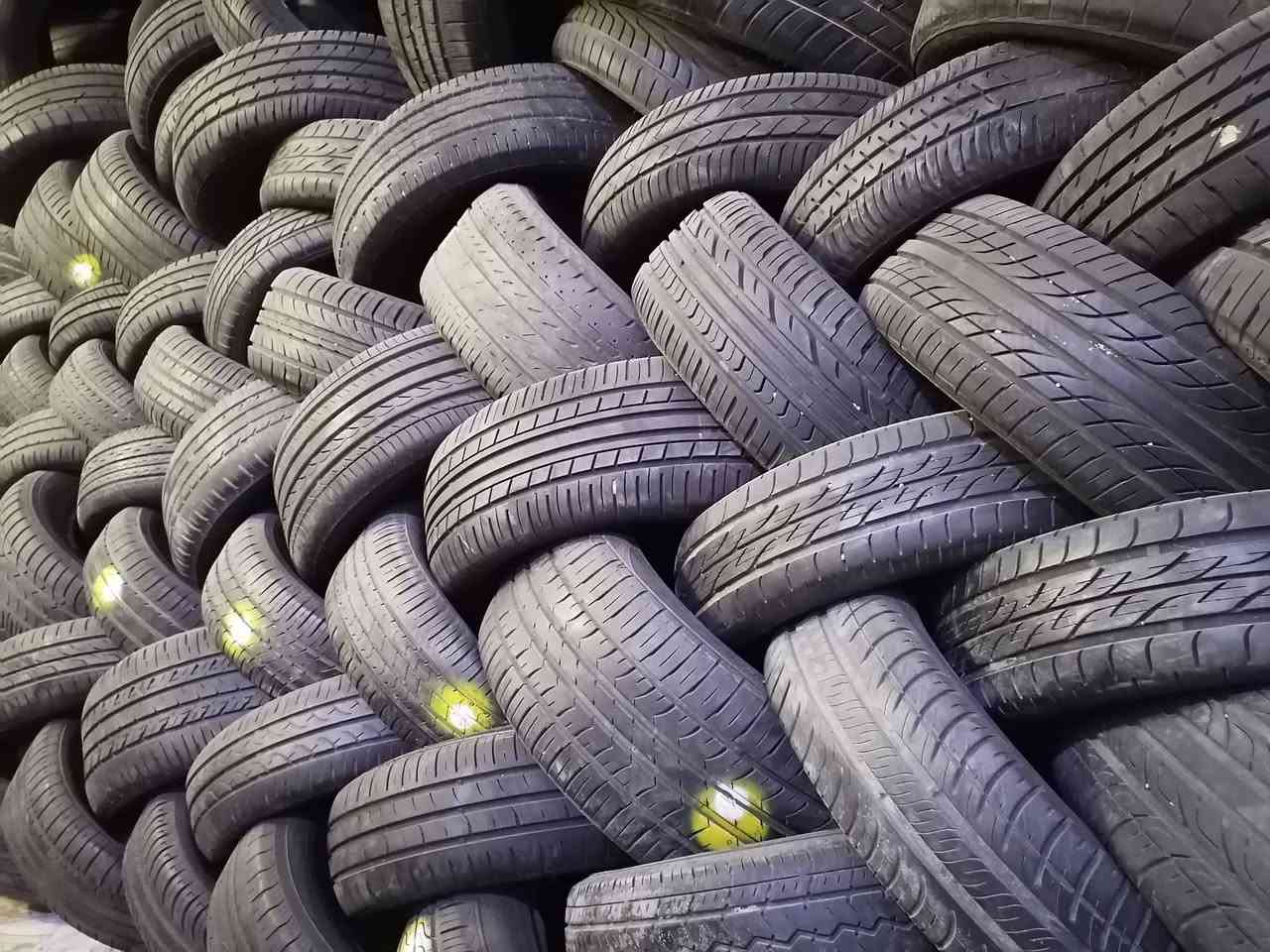 تم بعون الله تعالى وجبه من الإطارات الماركه باله ياباني جميع انواع القياسات بصره كرمه علي ابو صخير جمله ومفرد ***********
