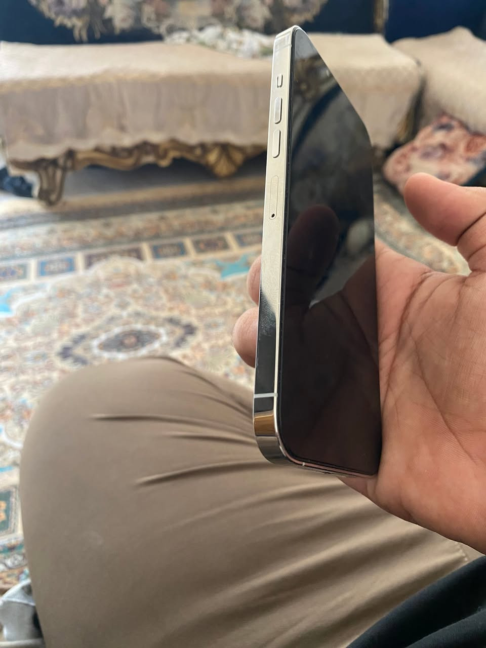 📱 آيفون 13 برو ماكس (iPhone 13 Pro Max) للبيع
الجهاز بحالة الوكالة ونظيف جداً (شبه جديد)

⚙️ المواصفات والتفاصيل:

 الذاكرة والتخزين: 💾 512 جيجابايت (512GB).

 حالة الجهاز: أخو الجديد، ما مفتوح ولا مصلح 

 نسبة البطارية: 🔋 91% (أصلية وأداؤها ممتاز جداً).

 الملحقات: كارتونته الأصلية موجودة كاملة.

 النظافة: الجهاز كلشي مابي، نظيف جداً وخالي من أي عيوب أو شخوط.

📌 ملاحظات للمشتري:

 الجهاز جاهز للاستخدام مباشرة وما يحتاج أي مصاريف.

 الموقع: بغداد

 السعر: 930

***********واتساب
