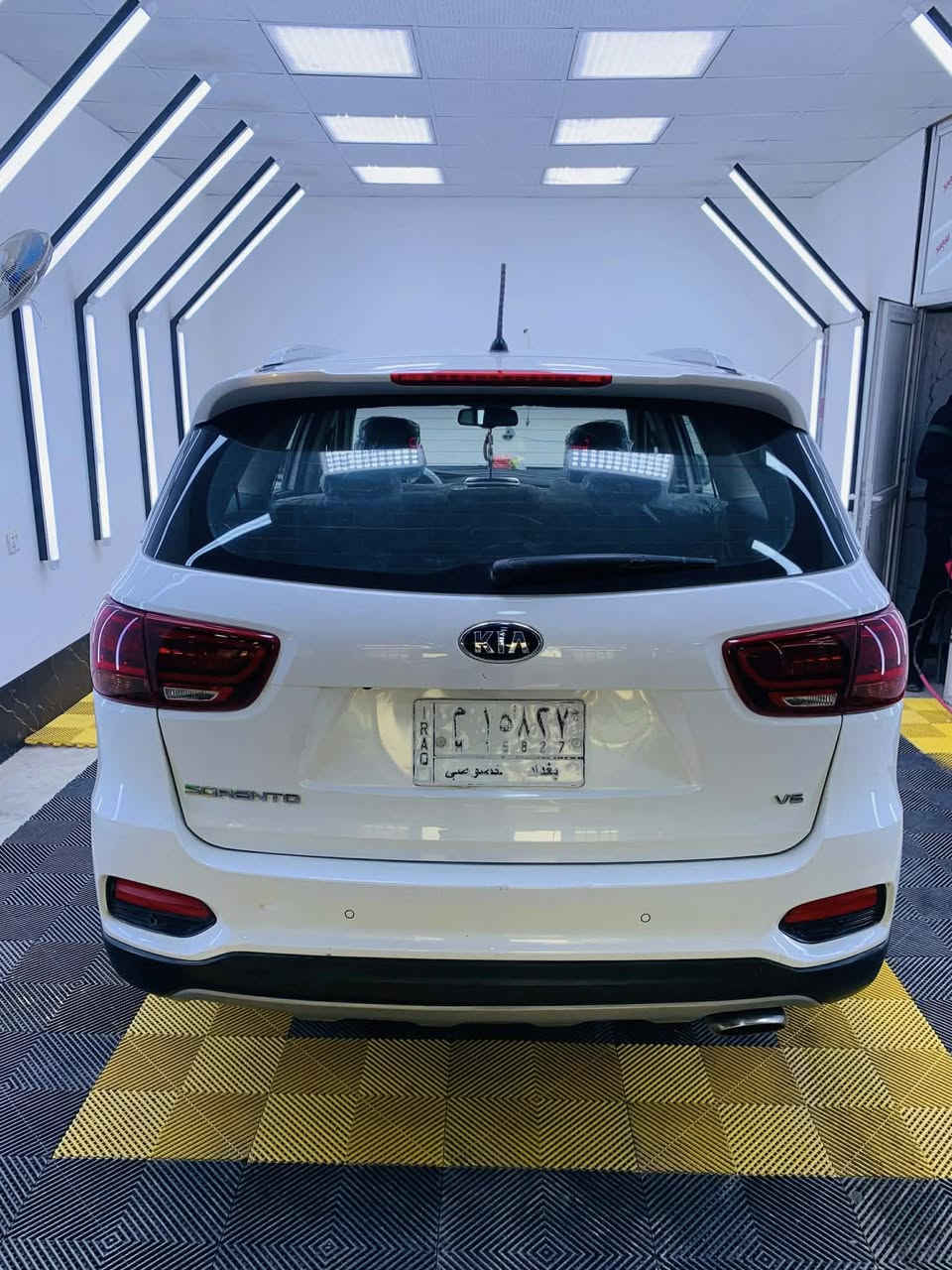 السلام عليكم
سورنتو خليجي 2018 
محرك 6 رقم بغداد 
سبعه راكب وبصمه وكشنات كهرباء 
سونار داخل المنشور 
السعر 243
مكاني ديالى
الاتصال ***********
