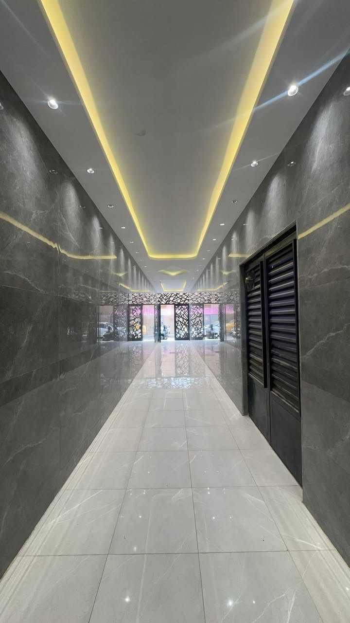 شقق حديثة  للايجار 

مواقع ومساحات مختلفة 

طابق ارضي امامي معزول 65 متر
طابق ثاني امامي  75 متر 
طتبق ثالث امامي 85 متر 
طابق رابع امامي مساحة 100 متر 

جميع الشقق تحتوي على مصعد شغال على مدار اليوم 

الموقع 📍
الاعظمية 📍
شارع عمر 📍
قرب قاسم ابو الكص 📍

السكن عوائل فقط 👍

للاستفسار ☎️

📞***********
