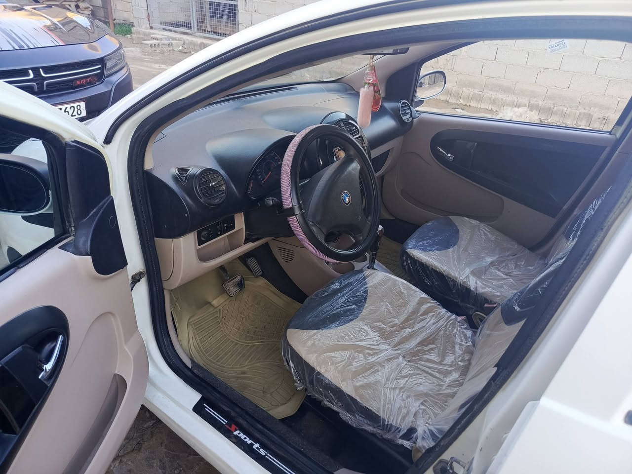 السلام عليكم سياره جيلي باندا موديل 13للبيع رقم بابل الألماني جاهزه للتحويل سياره مكفوله كير ومكينه السياره حادثه فقط جاملغ جهه اليمين نقص السياره فقط تبريد حداده 80/100 مكان السياره كربلاء السعر40 بيها مجال ***********
