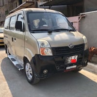 للبيع ليفان 2012  7 راكب   گير مكينة بلاد 1400  تبريد نقص فقط غاز   رق...