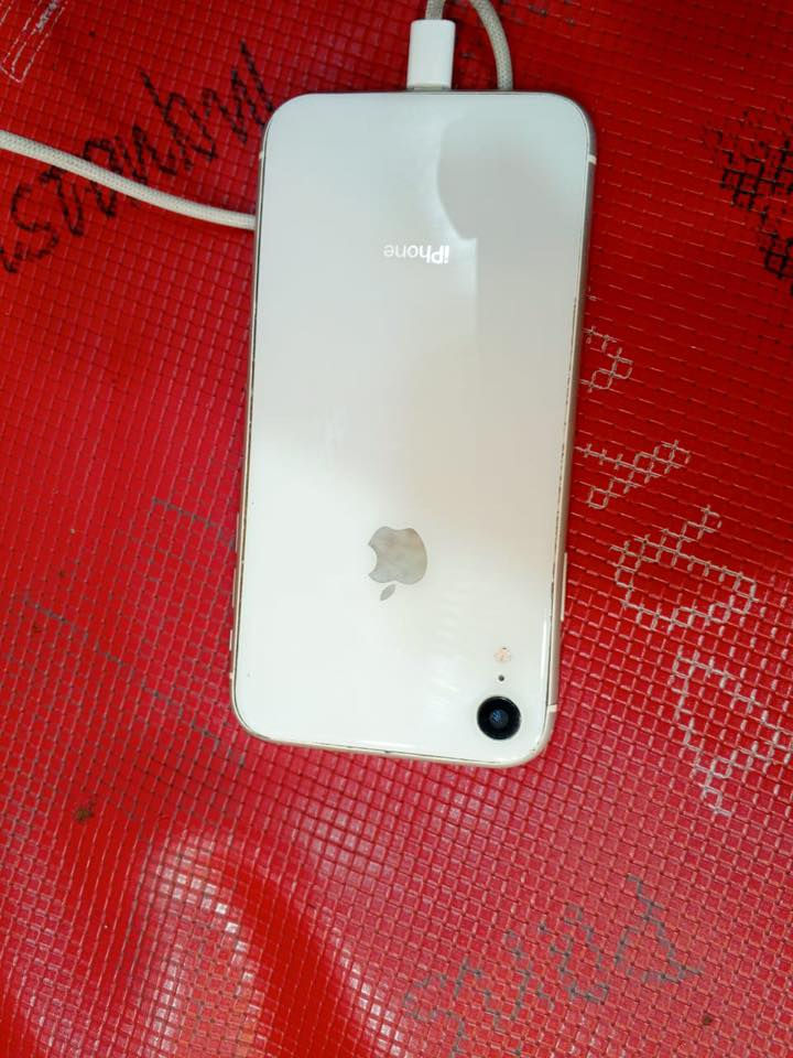 اكس ار مبدل ضهر بس بطاريه ٨٤ ذاكره ٦٤ كامره فول سم شغال فيس ايدي واكف جهاز كلشي. ما ناقصه سعر ١٢٠ وبي مجال للطيبين رقم الواتساب ***********
