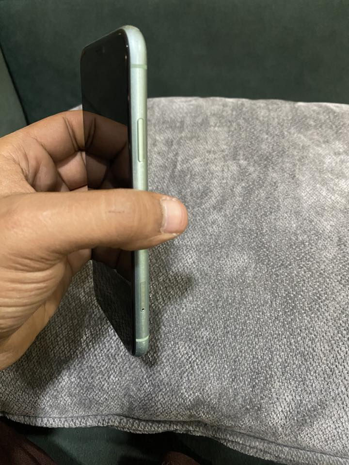 سلام عليكم 11 عادي جاهاز كلش نضيف وكله شغال فقط مبدل بطاريه اصليه ضمان فطور بصيطه بل ضهر ذاكره 64 عنوان شعب سعر 200رقم ***********
