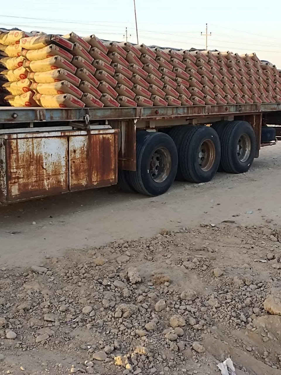 سلام عليكم 
أسمنت الاصلي كرستال واصل للبيت 98
متوفر مواد انسب الاسعار انتصل 
       ***********
