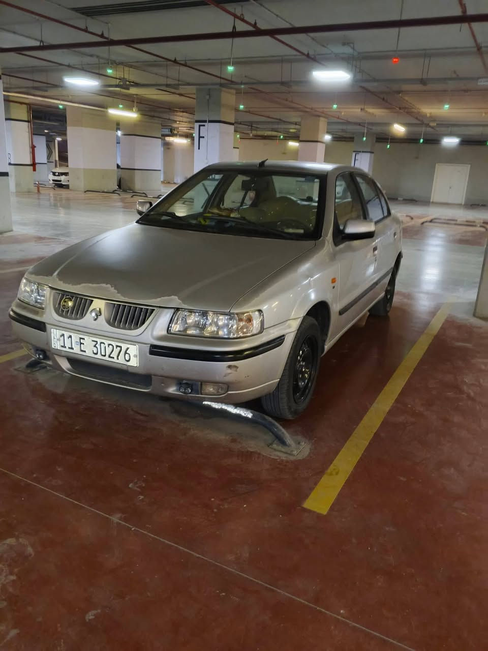 سمند 2012 لون سلفر بدون صبغ فقط الدوس معمره تخم تاير محرك مجفت عام كلج جديد بيه طخه بلباب عكس السايق الخلفي وشويه من الدوسه السعر 52ورقه عنوان بغداد حاليا السياره موجوده في مطار بغداد ***********
